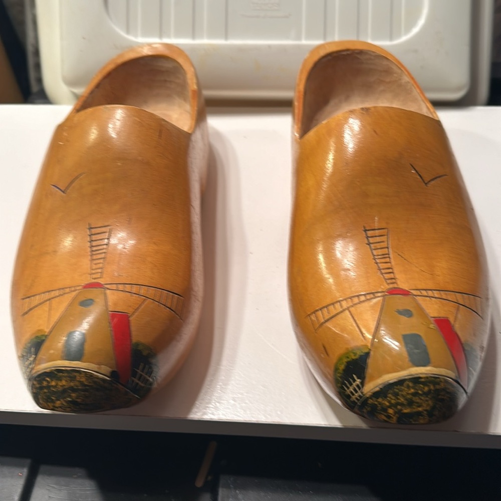 Vintage Wooden Hand-Painted Dutch Clogs (6) - Picture 10 of 12